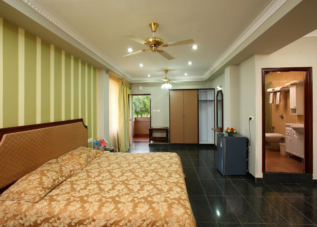 Eagleton - The Golf Resort Bidadi Phòng bức ảnh